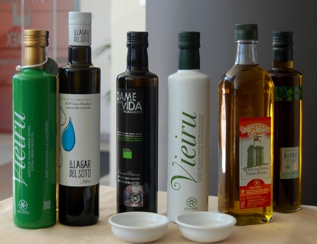 gata hurdes botellas