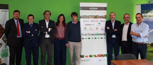 Javier del Pueyo, segundo por la izquierda, con miembros del Patronato de la Fundación Ecoánime