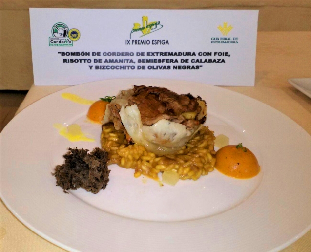 foto-receta-bombon-de-cordero-con-foie-risotto-de-amanita-semiesfera-de-calabaza-y-bizcochito-de-olivas-negras