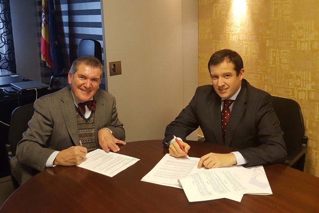 De izq. a dcha, Cristóbal Javier López de la Manzanara y Javier del Pueyo Villalón .