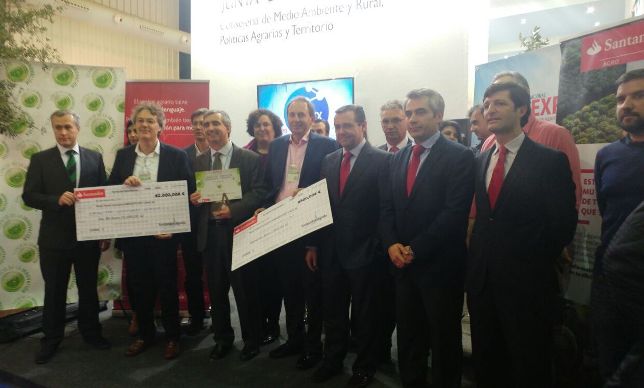 Los premiados y las autoridades presentes en los Premios a la Innovación Empresarial