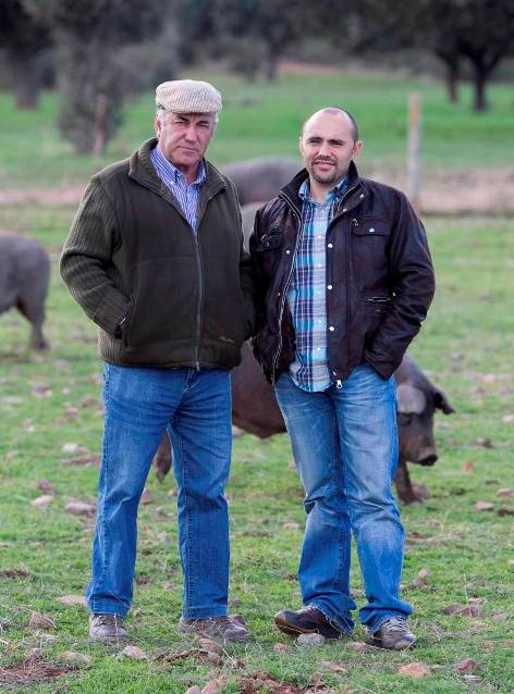 64 foto Julio padre Ganadero y Julio Ramirez hijo fundador grupo Abrasador